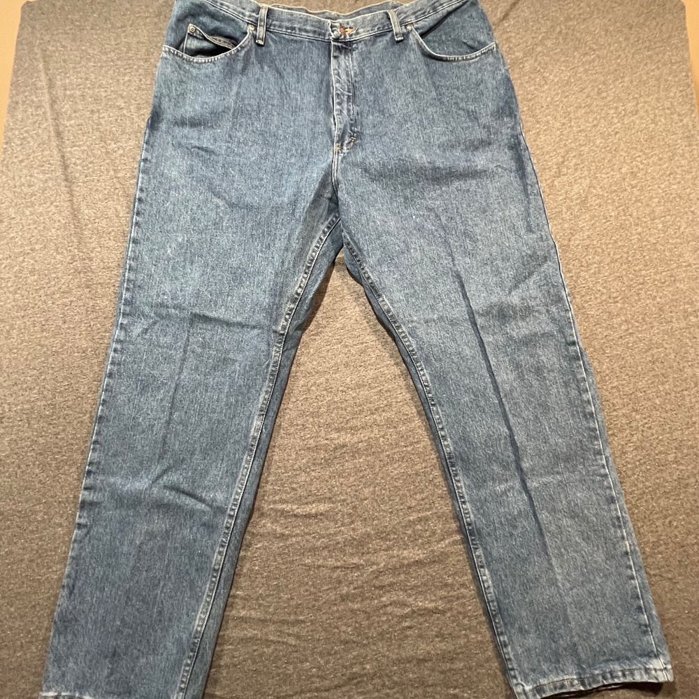 Wrangler Authentics Men Cotton Relaxed Fit Mid Wash Jeans Size 42 x 32